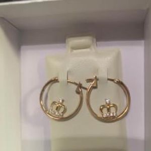Mini gold hoop earring with silver crown